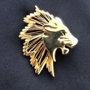 Vintage Lion Head Gold Brooch
